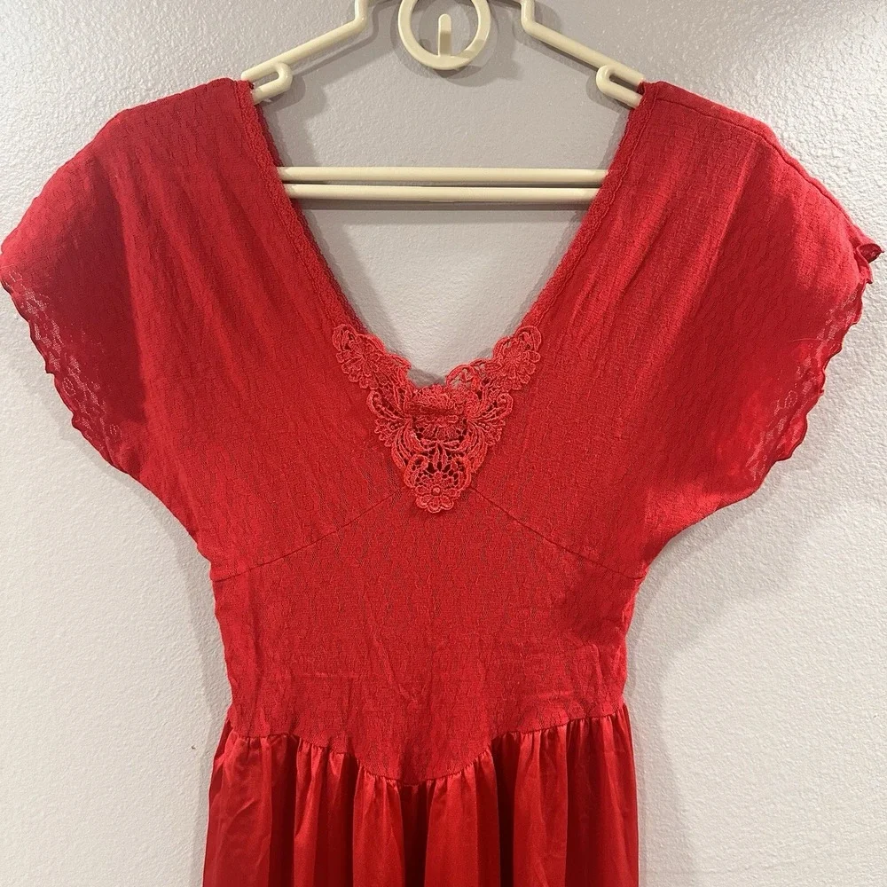 Vintage Cinema Etoile Red Lace and Satin Maxi Slip Nightgown‎ Size Small